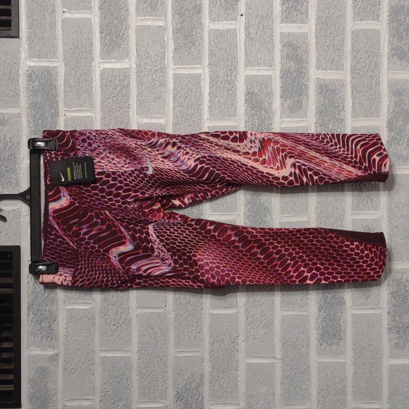 NEW Nike Epic Lux Tight Fit Animal Patterned Crop Length Leggings Size Small - Picture 2 of 14